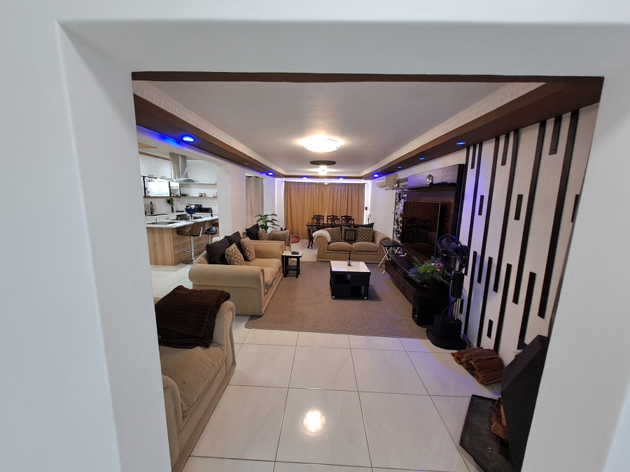 4 Bedroom Property for Sale in Britannica Heights Western Cape